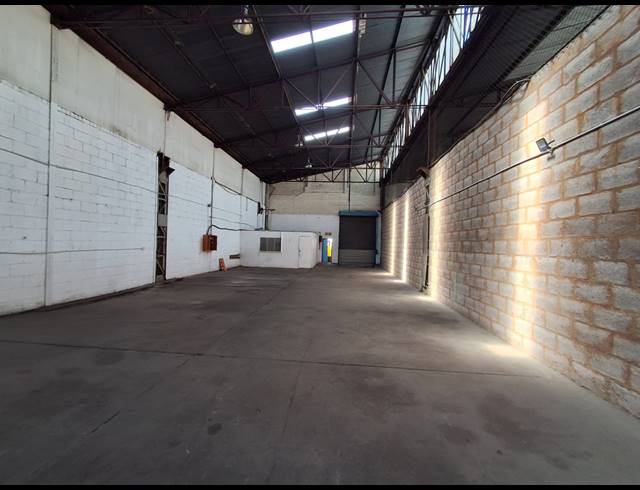 390M² WAREHOUSE TO LET IN HERIOTDALE